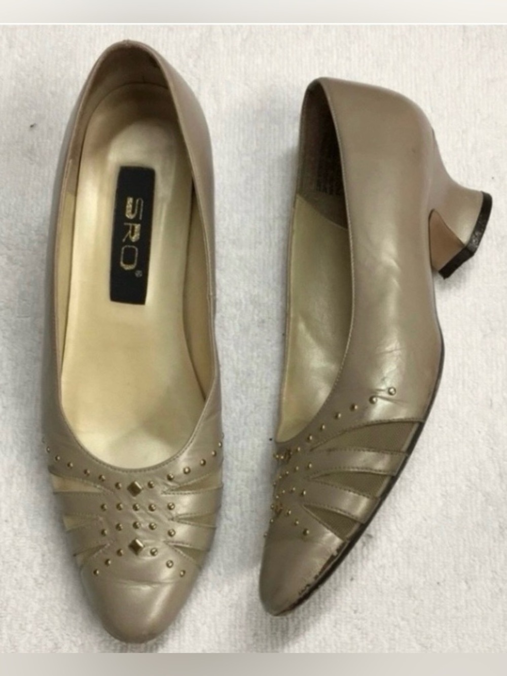 Vintage SRO Women's Light Gold Metallic Leather Studded Low Heel Size 7 Classic